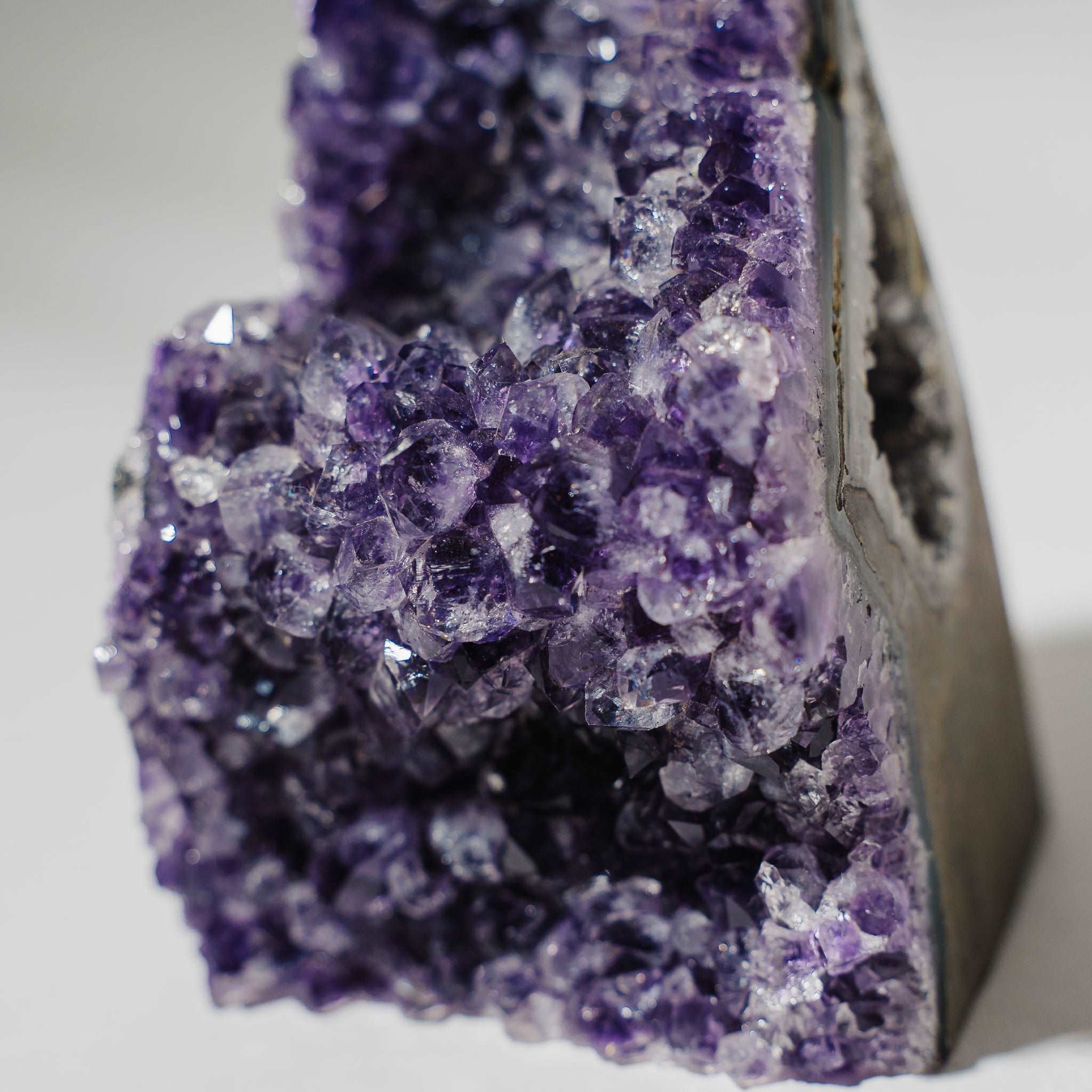 Amethyst Druse AGI215 mit seitlicher Druse