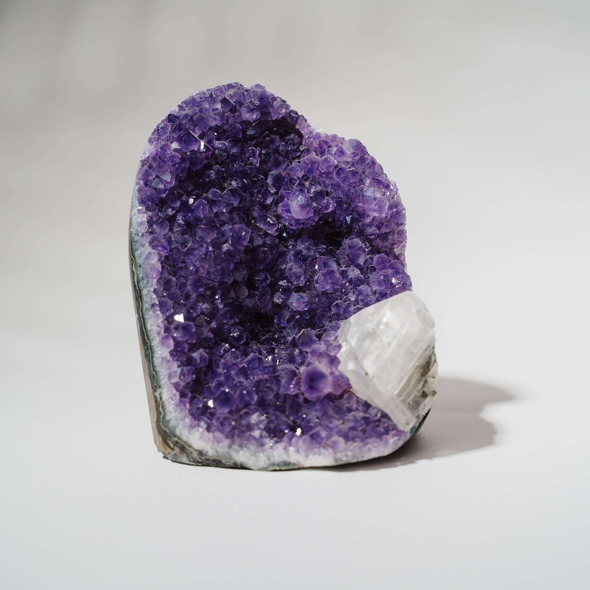 Amethyst Druse AGB300 mit Calcit