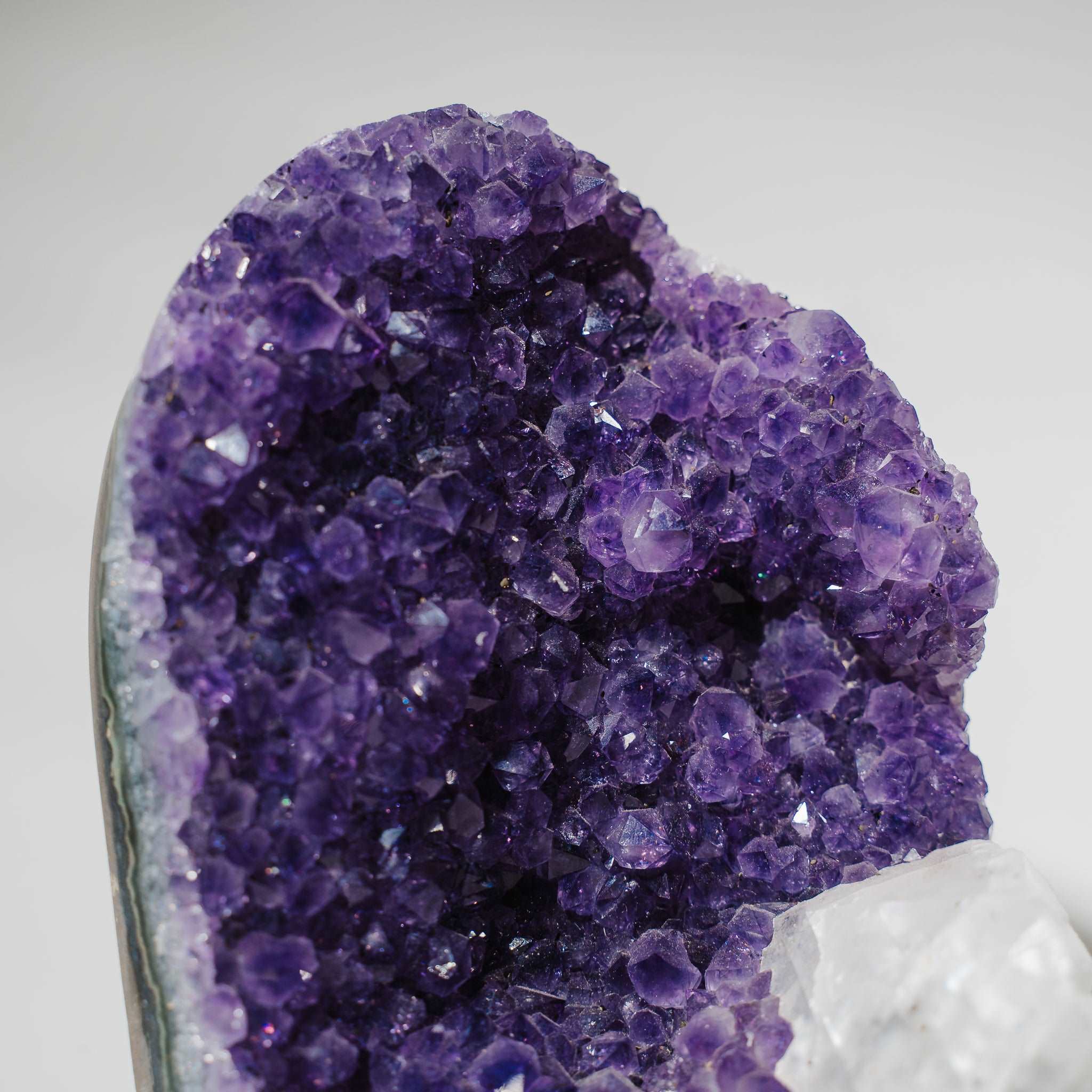 Amethyst Druse AGB300 mit Calcit