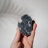Schwarzes Chalcedon x Apophyllit 53C