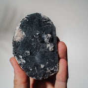 Schwarzes Chalcedon x Apophyllit 53C
