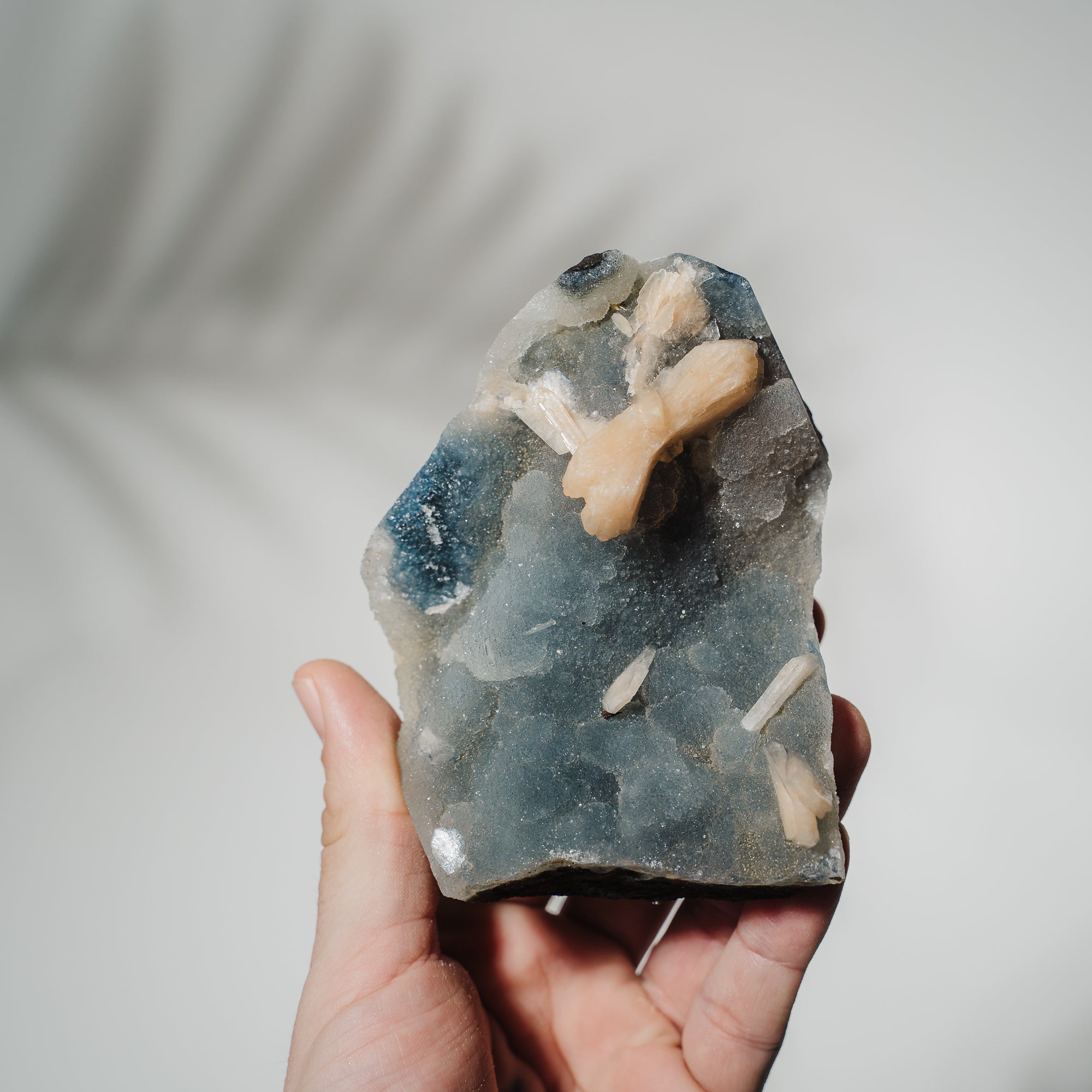 Blauer Chalcedon x Apophyllit Stufe 82BC