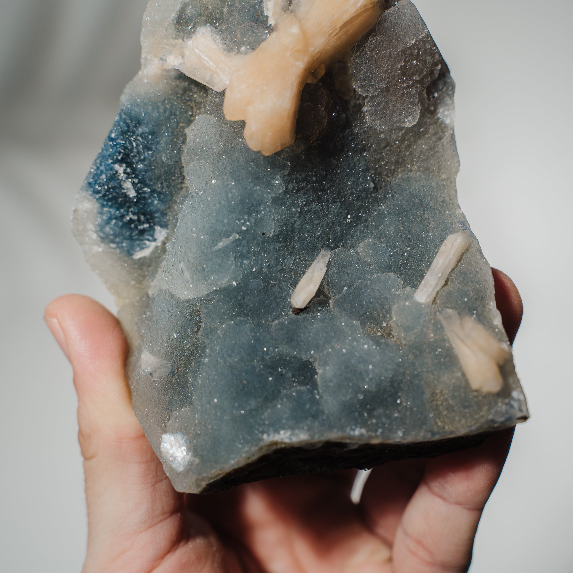 Blauer Chalcedon x Apophyllit Stufe 82BC