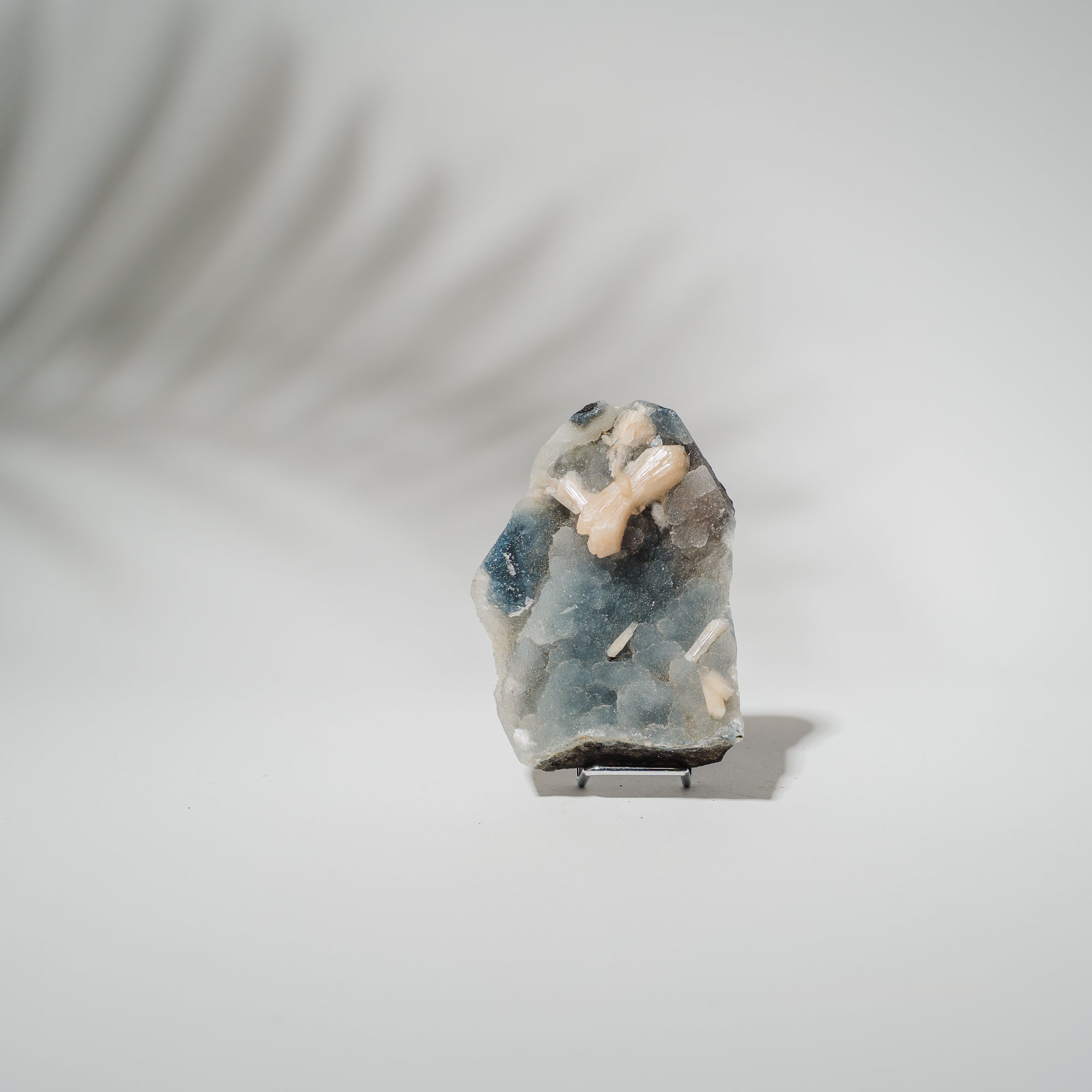 Blauer Chalcedon x Apophyllit Stufe 82BC