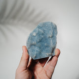 Blauer Chalcedon x Apophyllit Stufe 47BC