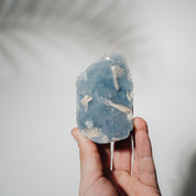 Blauer Chalcedon x Apophyllit Stufe 43BC