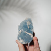 Blauer Chalcedon x Apophyllit Stufe 43BC