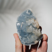 Blauer Chalcedon x Apophyllit Stufe 48BC