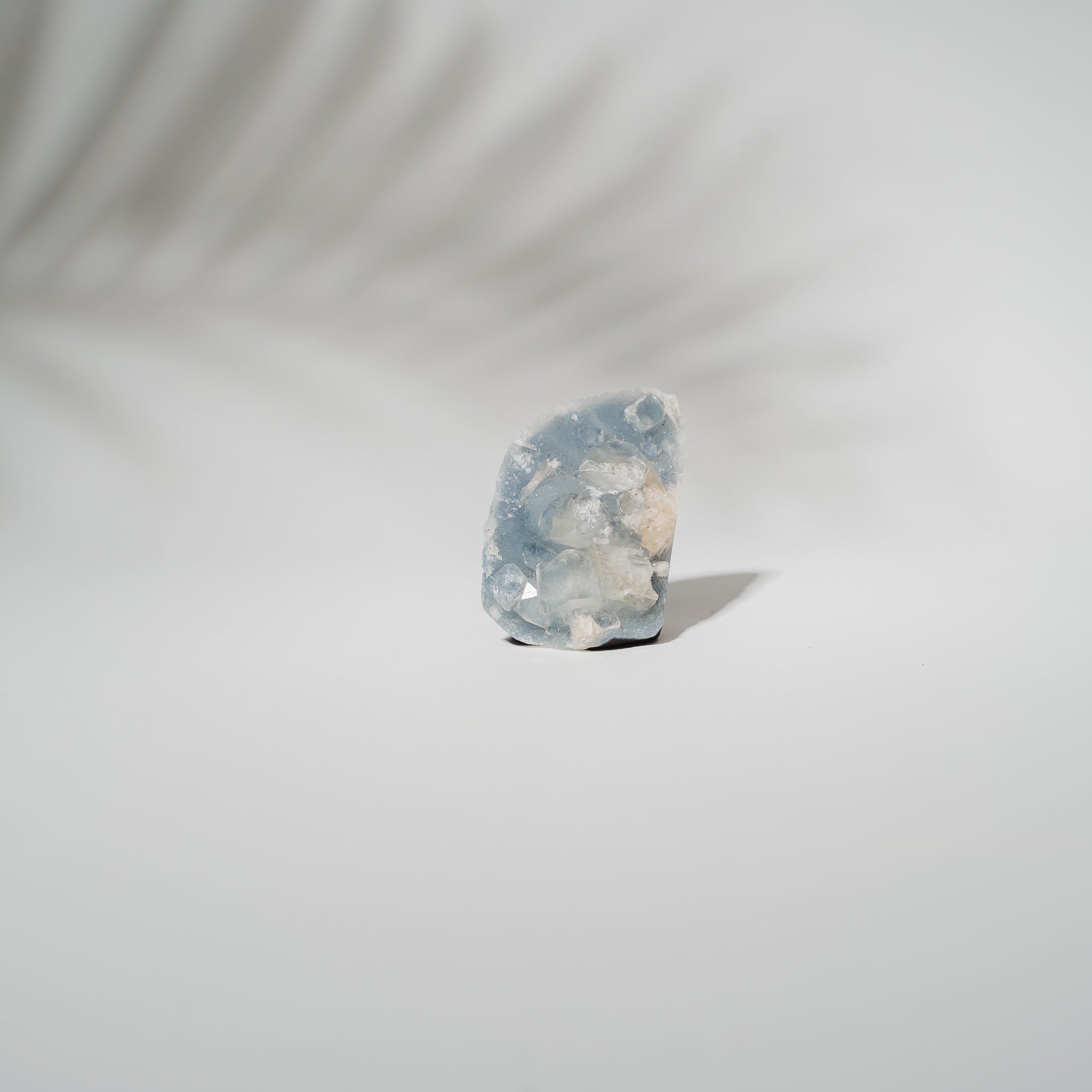 Blauer Chalcedon x Apophyllit Stufe 48BC