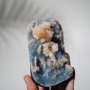 Blauer Chalcedon x Apophyllit Stufe 94BC
