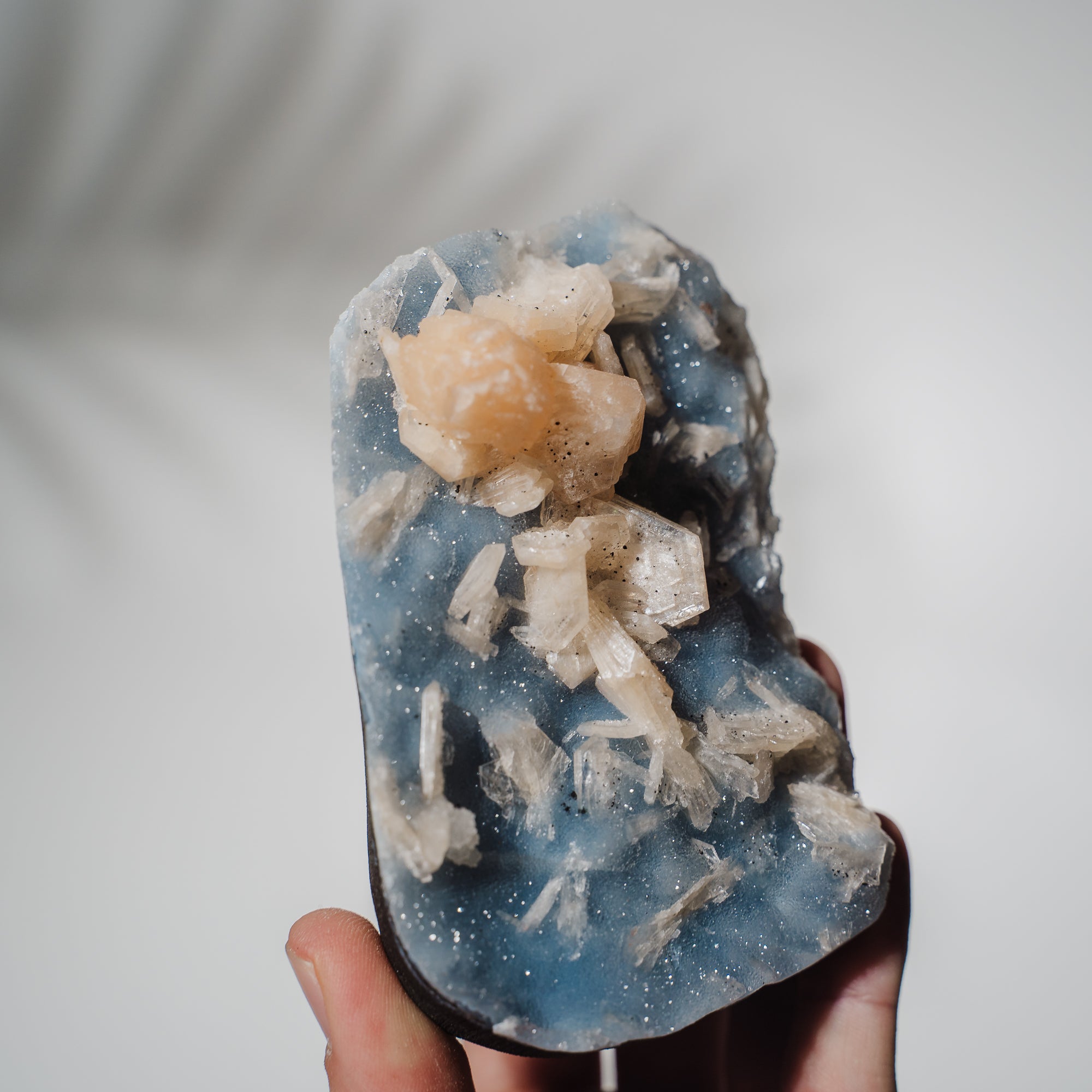 Blauer Chalcedon x Apophyllit Stufe 94BC
