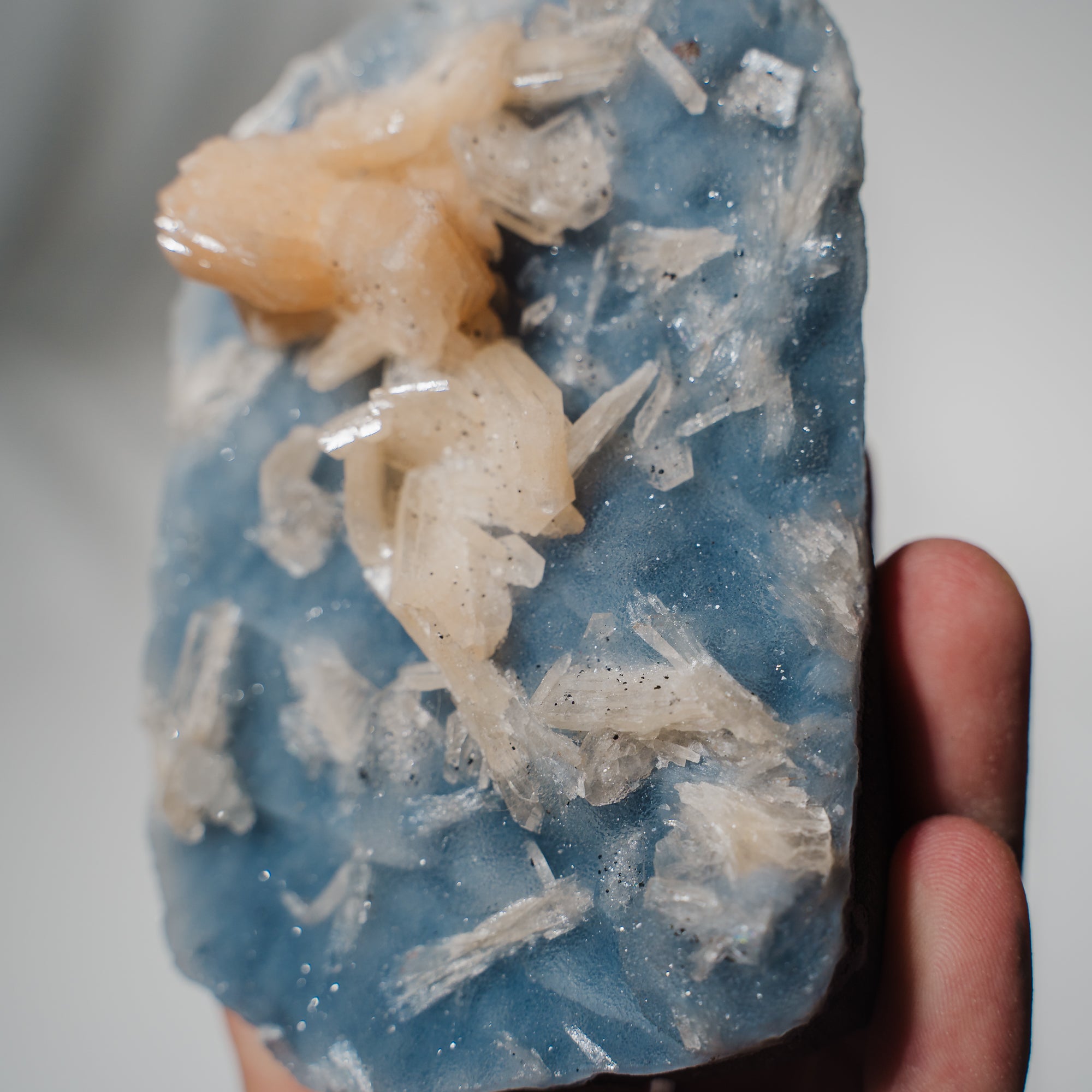 Blauer Chalcedon x Apophyllit Stufe 94BC