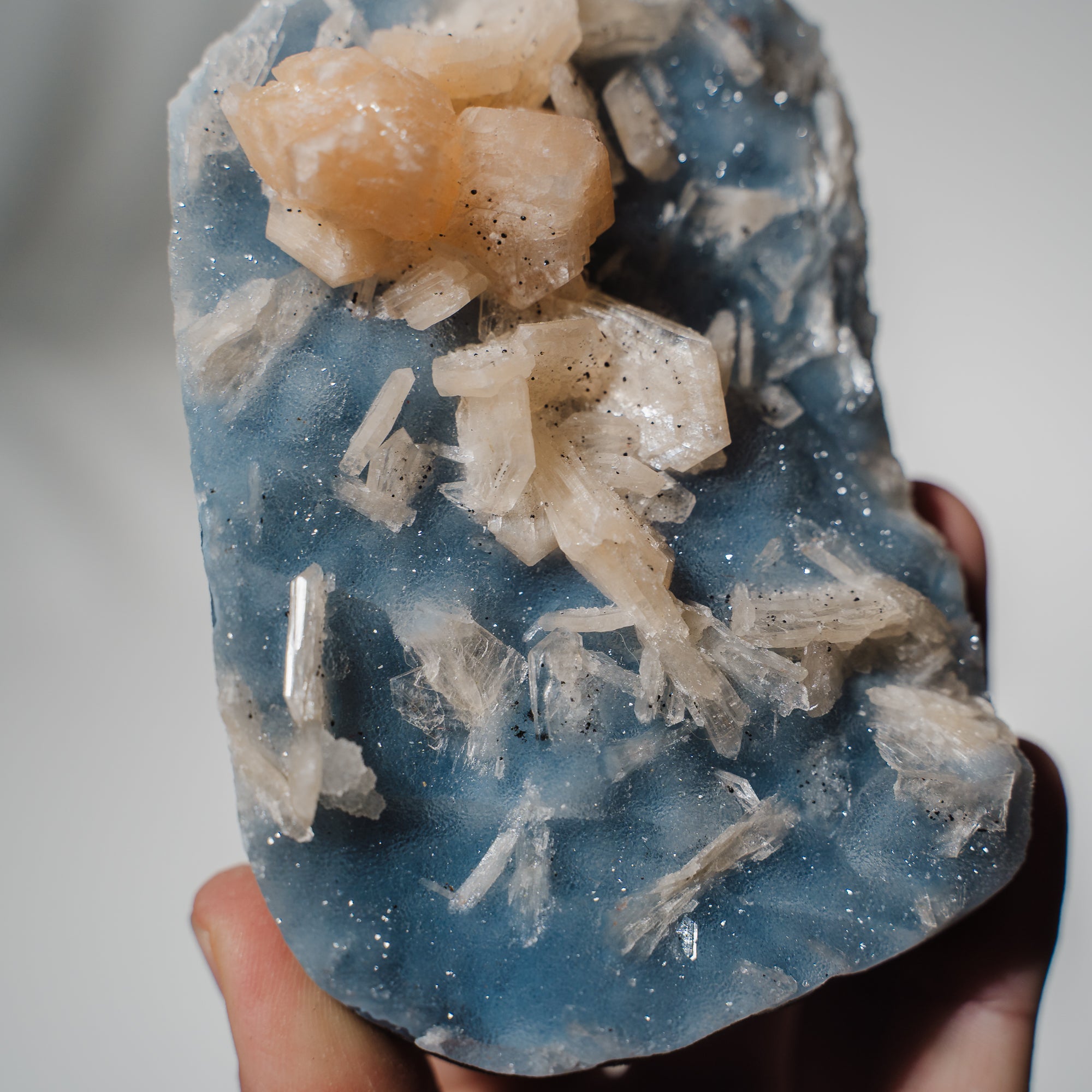 Blauer Chalcedon x Apophyllit Stufe 94BC