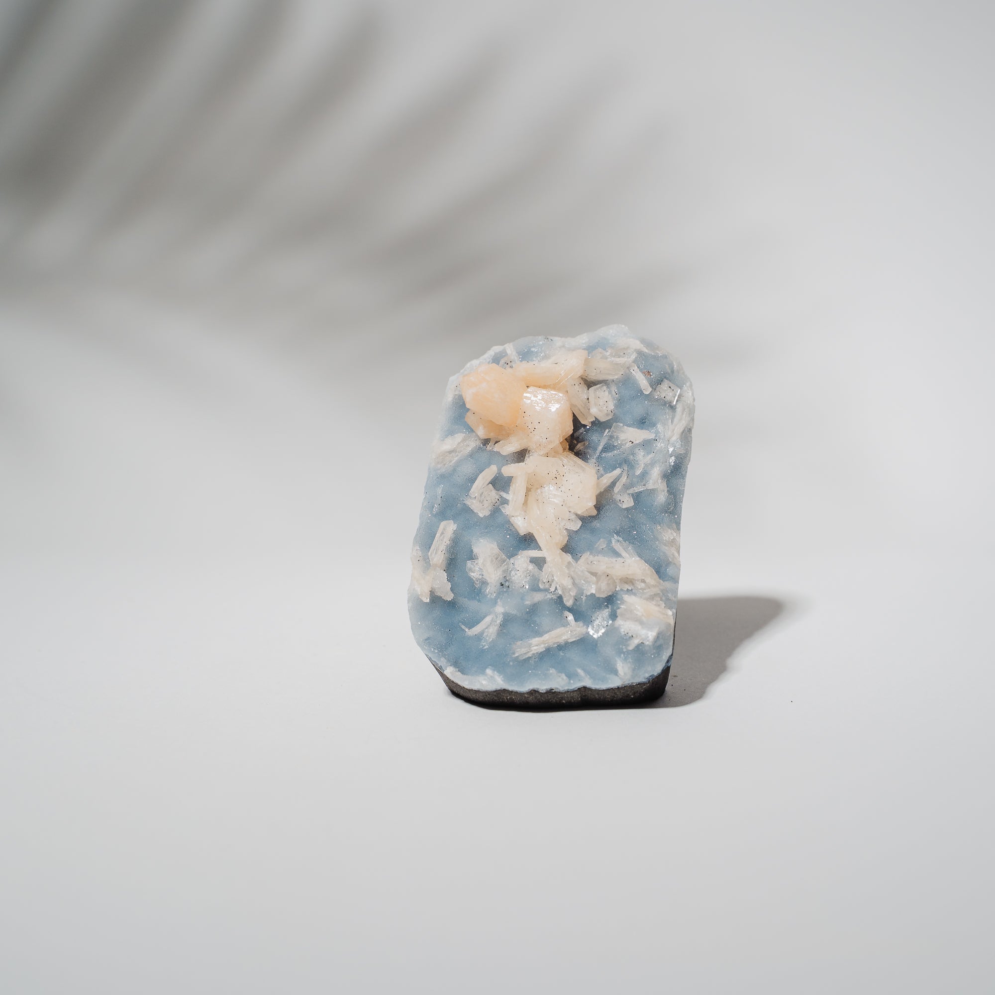 Blauer Chalcedon x Apophyllit Stufe 94BC