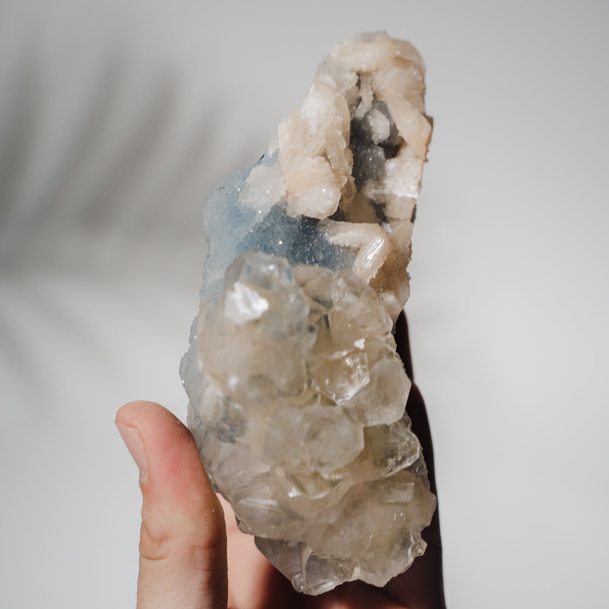 Blauer Chalcedon x Apophyllit Stufe 102BC