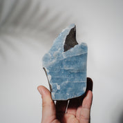 Blauer Chalcedon x Apophyllit Stufe 114BC