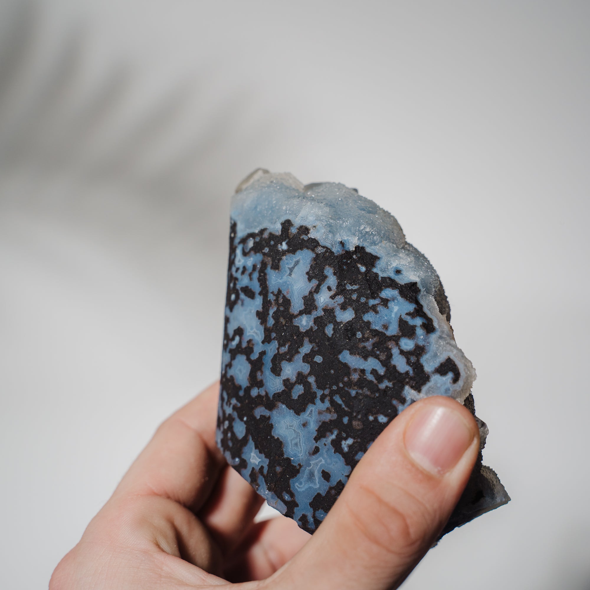 Blauer Chalcedon x Apophyllit Stufe 103BC