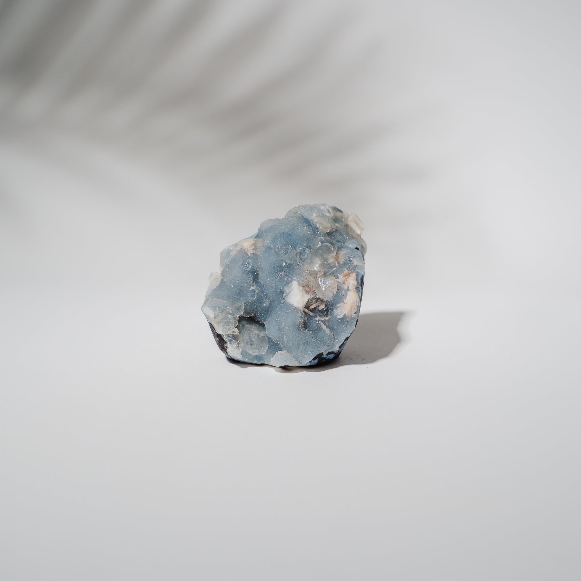 Blauer Chalcedon x Apophyllit Stufe 103BC