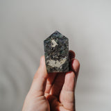 Fluorit x Pyrit Turm FPF29